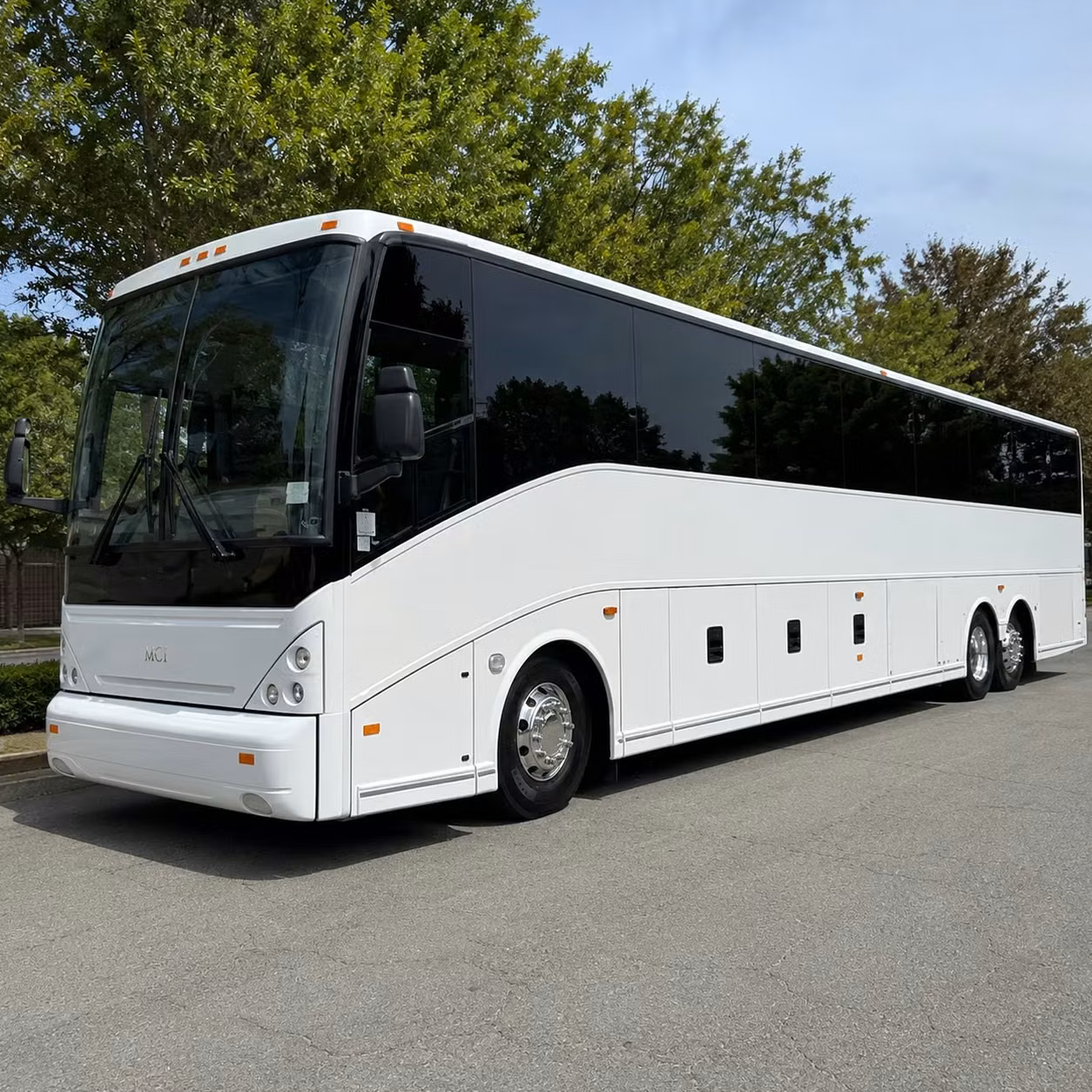 airport arrivals shuttle service for hotels and conference centers in des moines