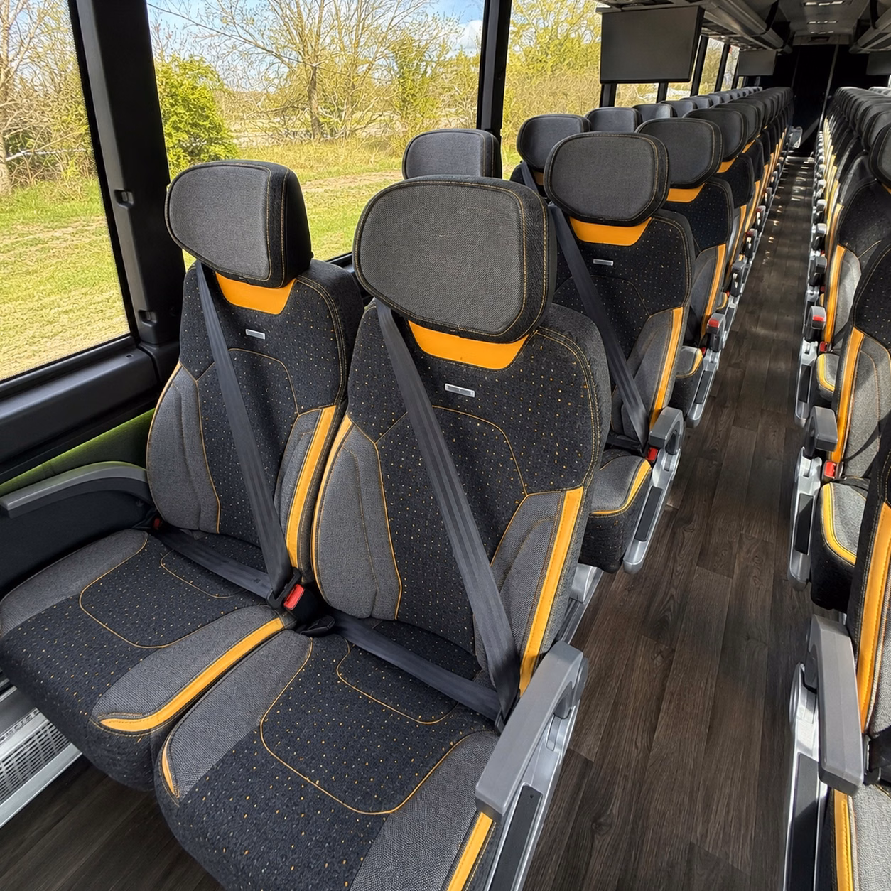 des moines charter bus interior