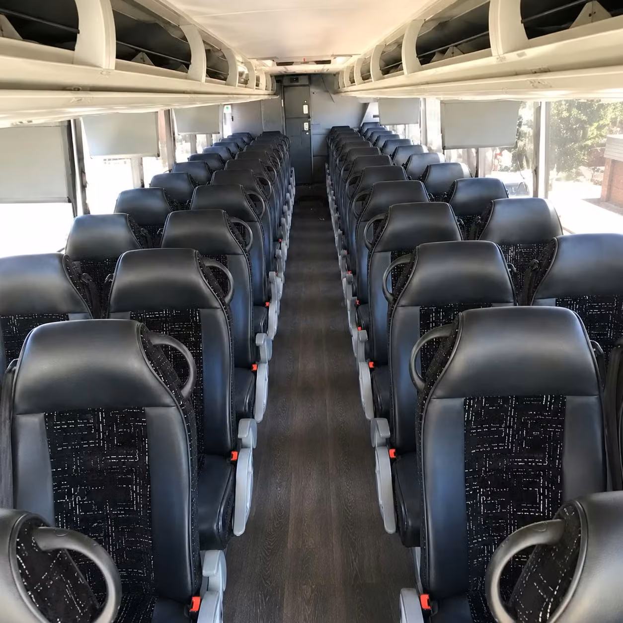 des moines charter buses for corporate sporting events and suite transportation