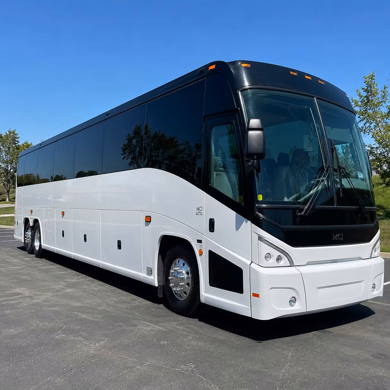 des moines groups trust long distance charter buses for iowa state fair travel and beyond