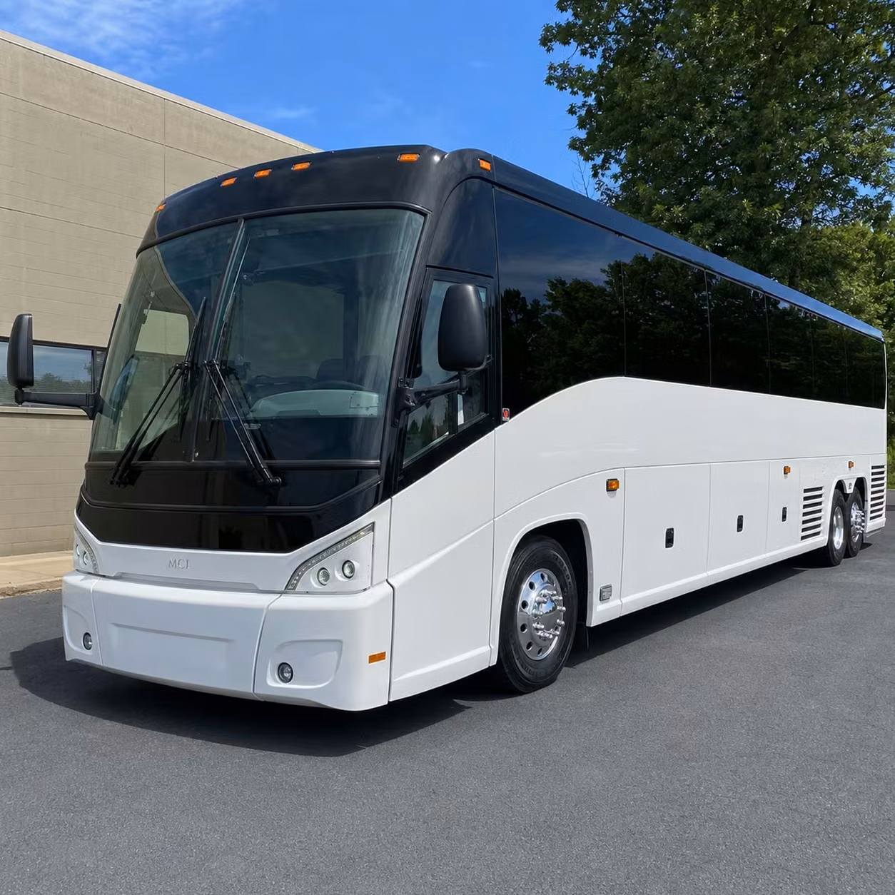 finding long distance transportation in des moines for sports teams fan groups and away games