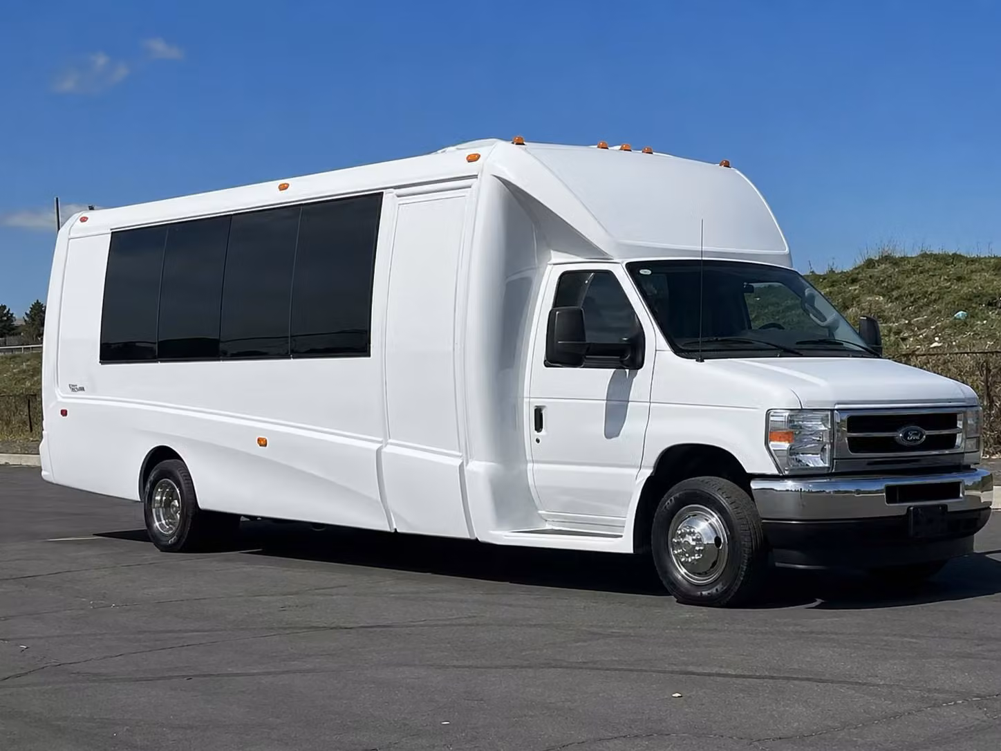 party buses in des moines make prom night unforgettable
