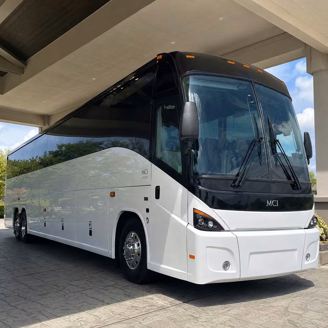 reliable shift transportation for des moines manufacturing and distribution facilities